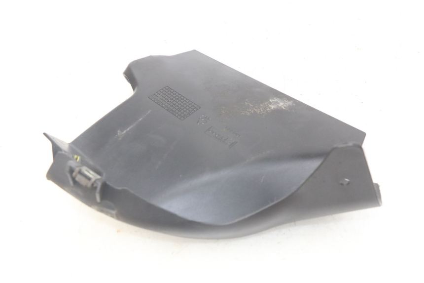 photo de Złącze dolnej przedniej owiewki APRILIA SRV 850 (2012 - 2017) - Inny kąt widzenia