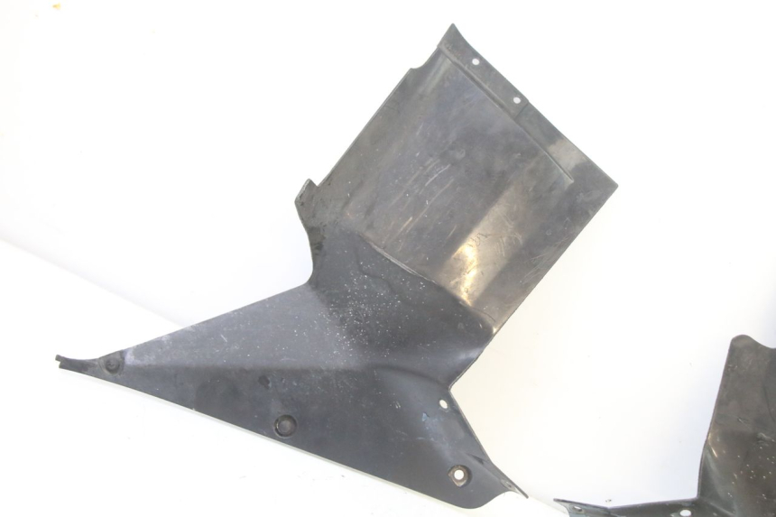 photo de Złącze dolnej przedniej owiewki HONDA ST PAN EUROPEAN 1300 (2002 - 2013) - Szczegół części