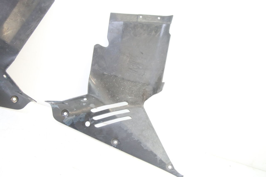 photo de Złącze dolnej przedniej owiewki HONDA ST PAN EUROPEAN 1300 (2002 - 2013) - Zoom stanu zużycia