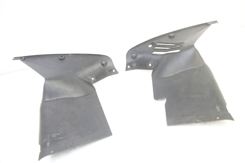 photo de Złącze dolnej przedniej owiewki HONDA ST PAN EUROPEAN 1300 (2002 - 2013) - Punkty mocowania