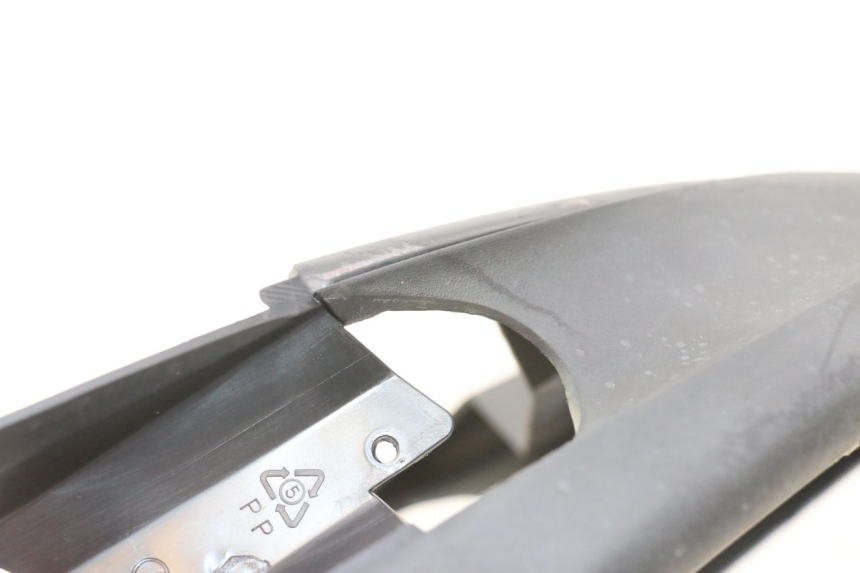 photo de Złącze dolnej przedniej owiewki GILERA STALKER 50 (2004 - 2014) - Zoom stanu zużycia