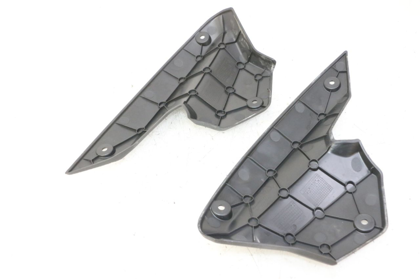 photo de Złącze dolnej przedniej owiewki PEUGEOT STREETZONE I NAKED 2T 50 (2018 - 2020) - Widok produktu