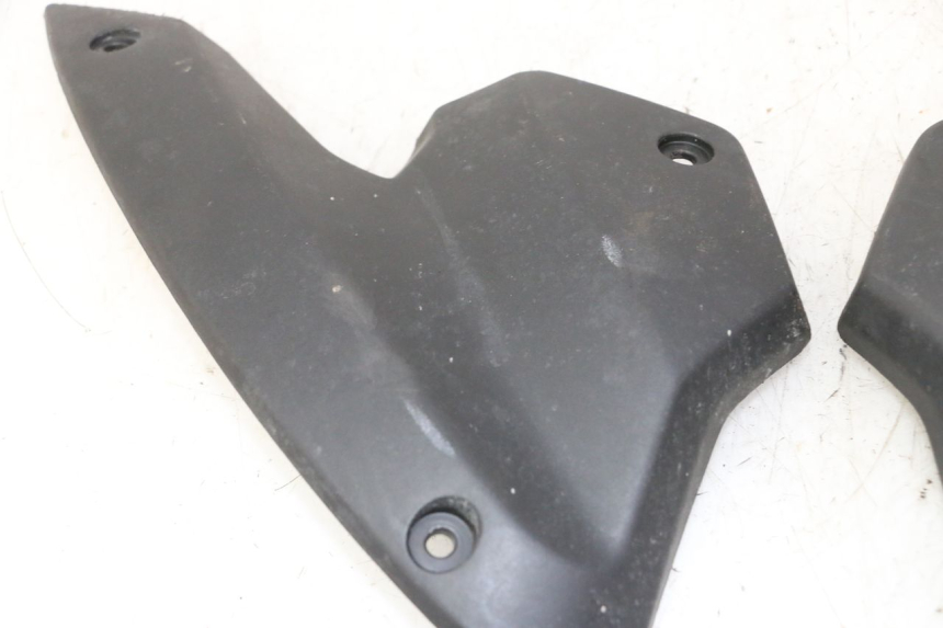 photo de Złącze dolnej przedniej owiewki PEUGEOT STREETZONE I NAKED 2T 50 (2018 - 2020) - Zoom stanu zużycia