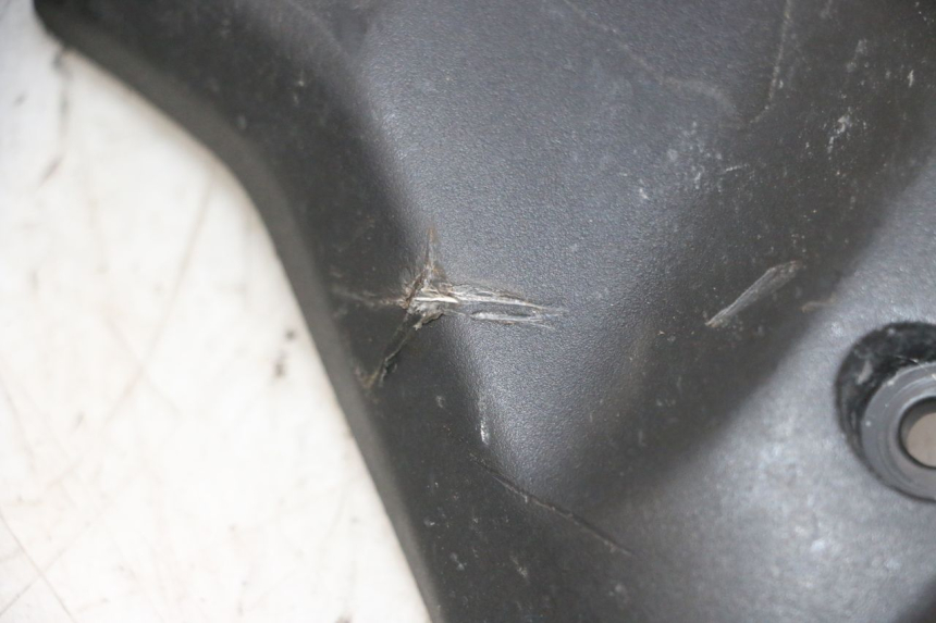 photo de Złącze dolnej przedniej owiewki PEUGEOT STREETZONE I NAKED 2T 50 (2018 - 2020) - Inny kąt widzenia