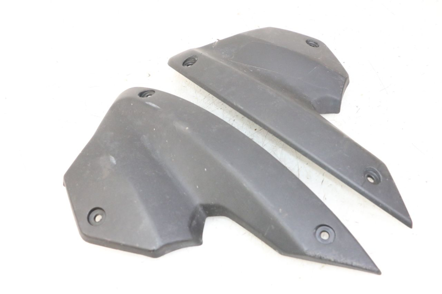 photo de Złącze dolnej przedniej owiewki PEUGEOT STREETZONE I NAKED 2T 50 (2018 - 2020) - Zbliżenie techniczne