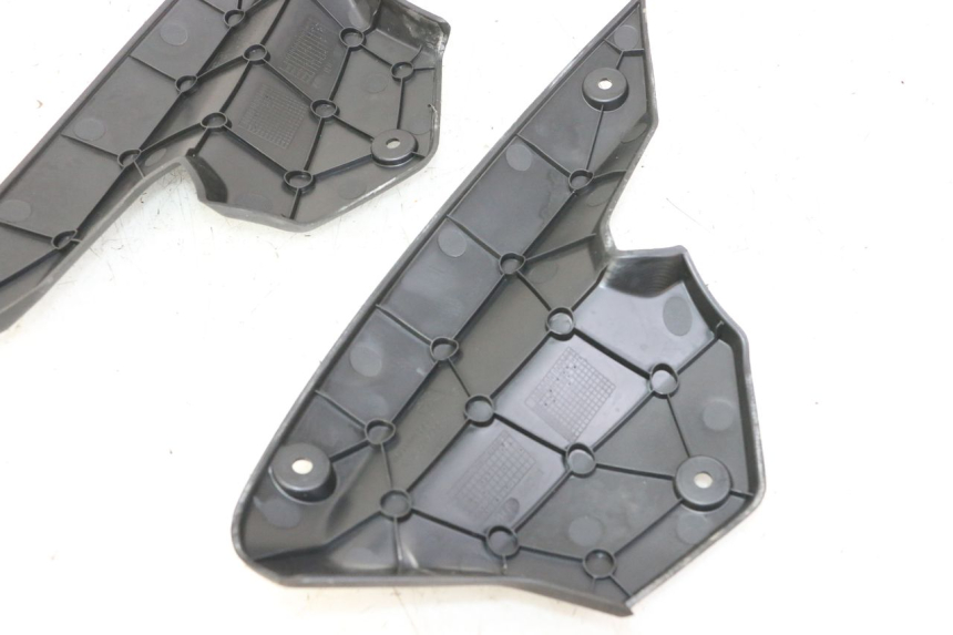 photo de Złącze dolnej przedniej owiewki PEUGEOT STREETZONE I NAKED 2T 50 (2018 - 2020) - Stan powierzchni