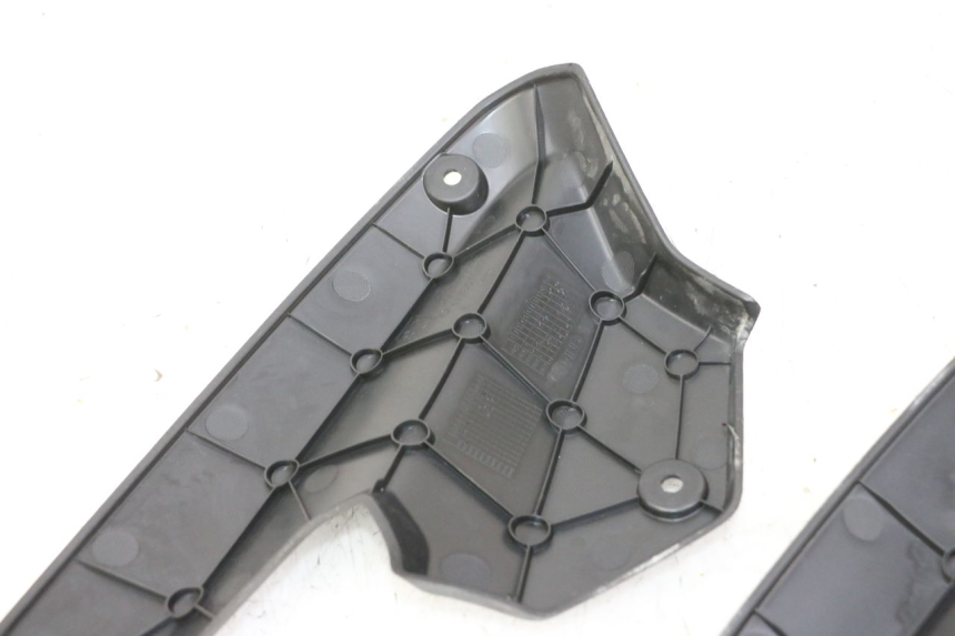 photo de Złącze dolnej przedniej owiewki PEUGEOT STREETZONE I NAKED 2T 50 (2018 - 2020) - Oznaczenia i referencje