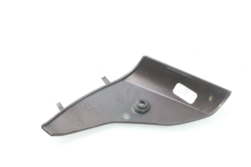 photo de Złącze dolnej przedniej owiewki PIAGGIO VESPA LX IE 125 (2010 - 2012) - Szczegół części