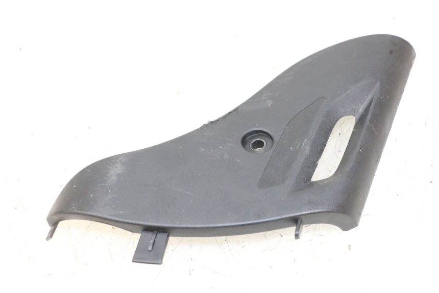 photo de Złącze dolnej przedniej owiewki PIAGGIO VESPA PRIMAVERA 4T 50 (2021 - 2024) - Zoom stanu zużycia