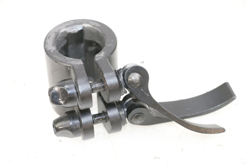 photo de Złącze dolnej przedniej owiewki DUALTRON VICTOR LIMITED 1 - Szczegół części