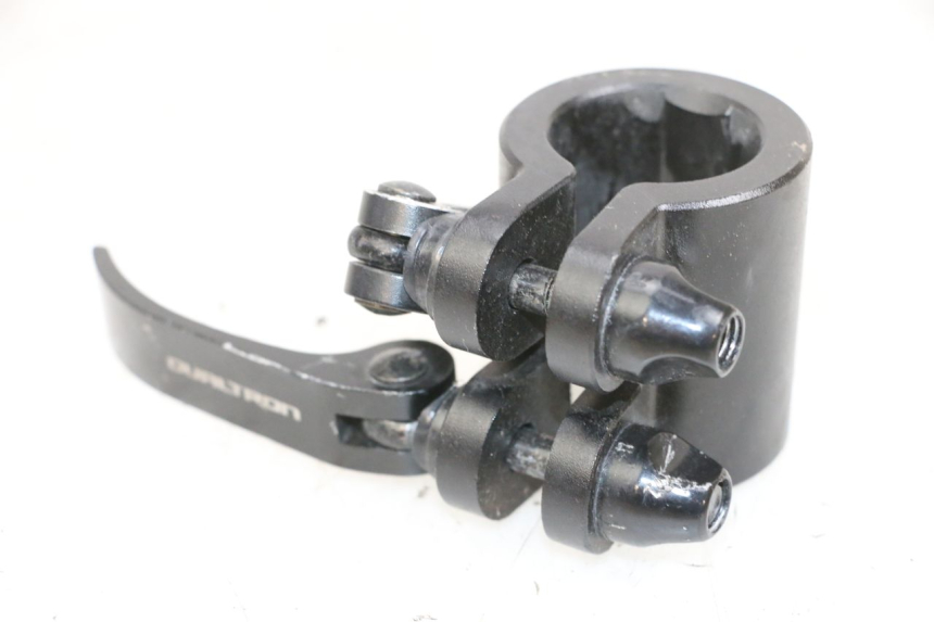 photo de Złącze dolnej przedniej owiewki DUALTRON VICTOR LIMITED 1 - Zbliżenie techniczne