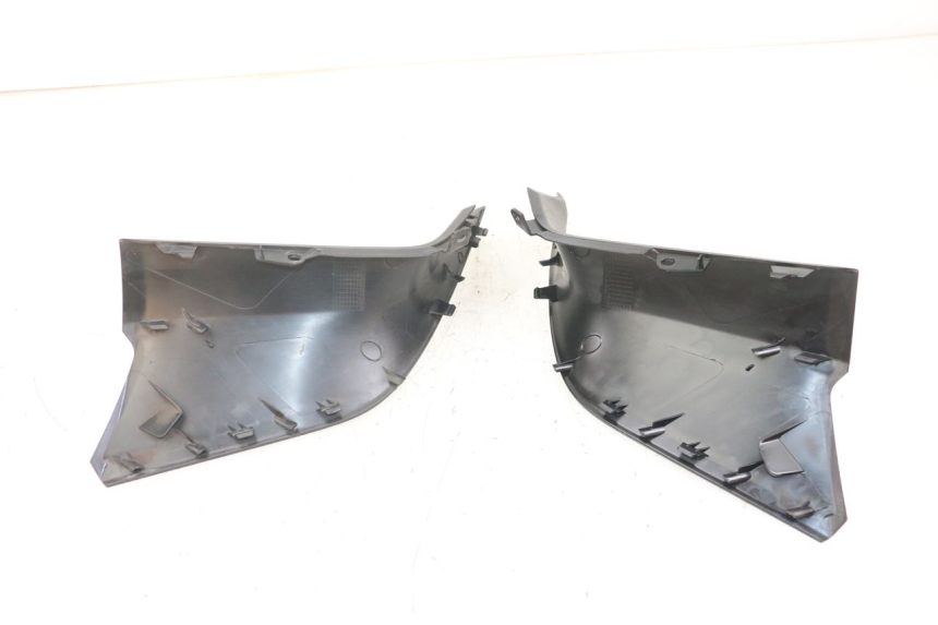 photo de Złącze dolnej przedniej owiewki YAMAHA XMAX X-MAX ABS 125 (2017 - 2020) - Szczegół części