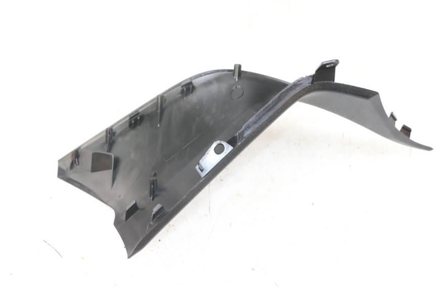 photo de Złącze dolnej przedniej owiewki YAMAHA XMAX X-MAX ABS 125 (2017 - 2020) - Inny kąt widzenia