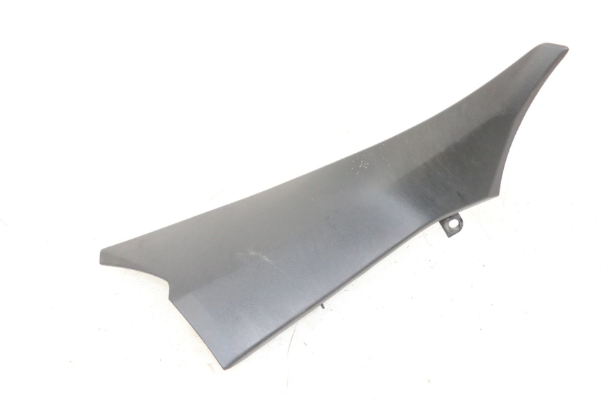 photo de Złącze dolnej przedniej owiewki YAMAHA XMAX X-MAX ABS 125 (2017 - 2020) - Oznaczenia i referencje