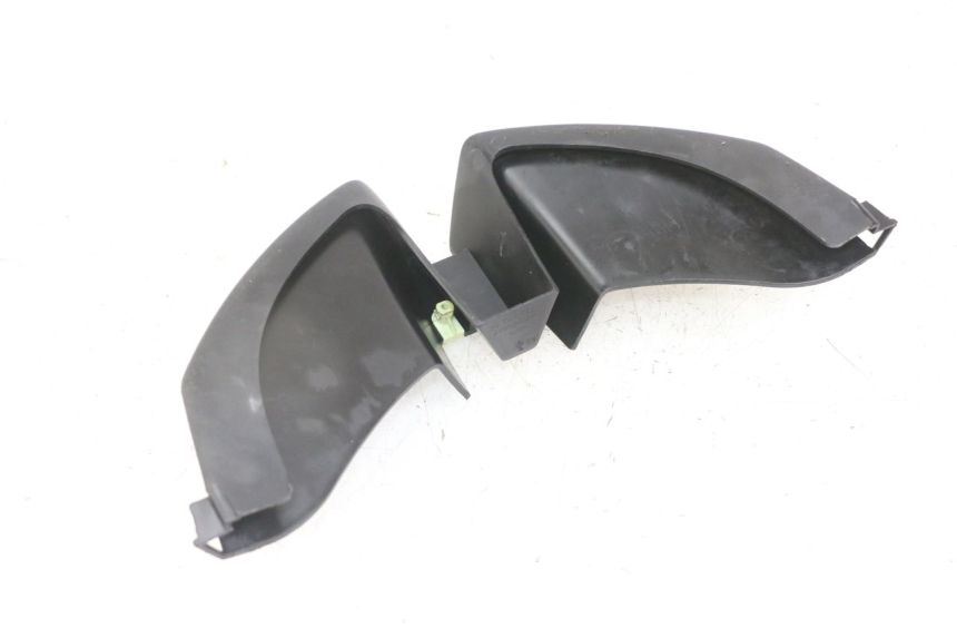 photo de Złącze owiewki przedniej PEUGEOT JET FORCE CARBU 50 (2003 - 2016) - Szczegół części