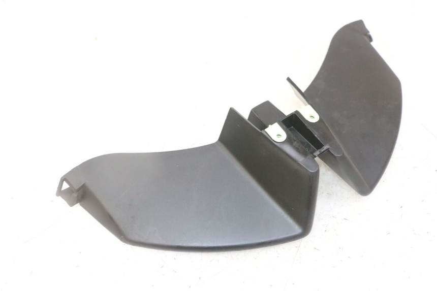 photo de Złącze owiewki przedniej PEUGEOT JET FORCE CARBU 50 (2003 - 2016) - Zoom stanu zużycia