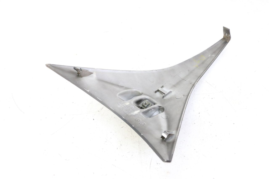 photo de Złącze owiewki przedniej KYMCO DINK STREET 125 (2009 - 2014) - Zbliżenie techniczne