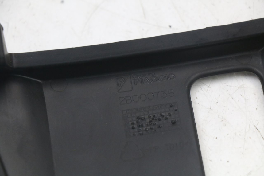photo de Złącze owiewki przedniej PIAGGIO MP3 HPE 350 (2018 - 2020) - Inny kąt widzenia