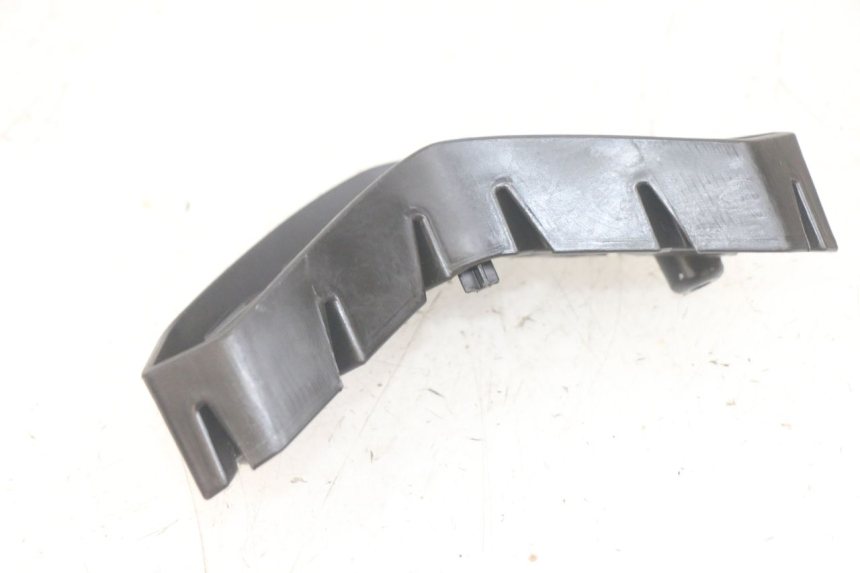 photo de Złącze owiewki przedniej PIAGGIO MP3 HPE 300 (2019 - 2026) - Inny kąt widzenia