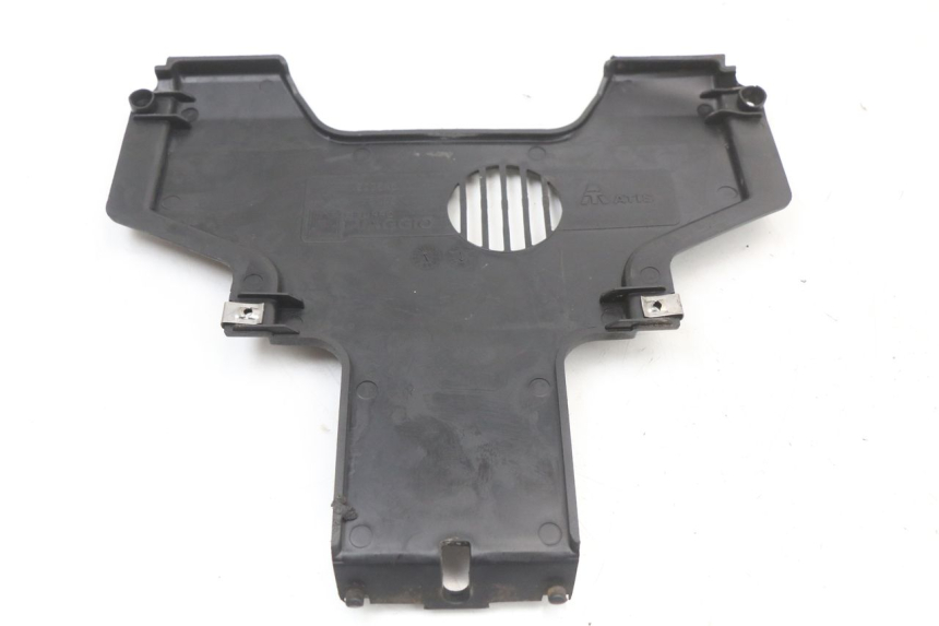 photo de Złącze owiewki przedniej PIAGGIO MP3 125 (2006 - 2014) - Zoom stanu zużycia