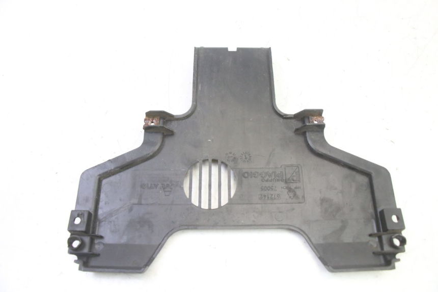 photo de Złącze owiewki przedniej PIAGGIO MP3 500 (2014 - 2017) - Inny kąt widzenia