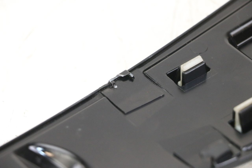 photo de Złącze owiewki przedniej PIAGGIO LIBERTY IGET 4T 50 (2021 - 2025) - Zoom stanu zużycia