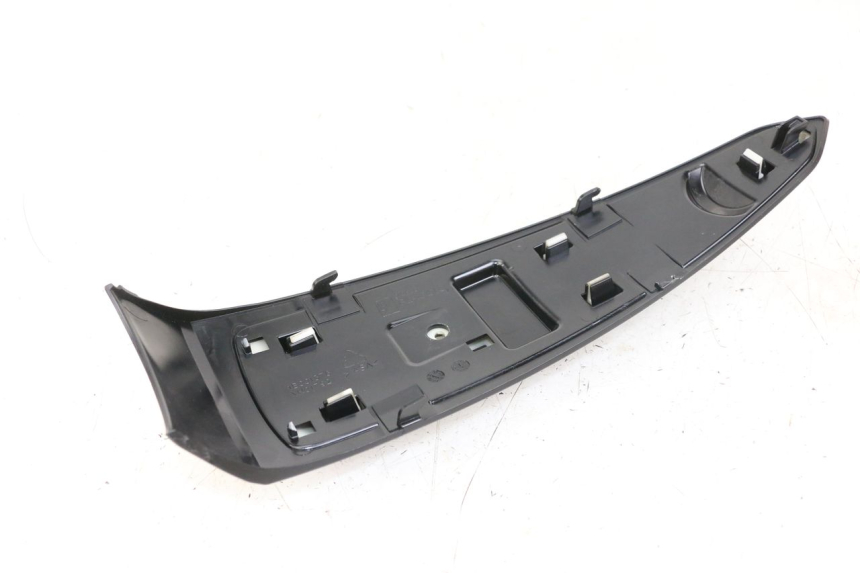 photo de Złącze owiewki przedniej PIAGGIO LIBERTY IGET 4T 50 (2021 - 2025) - Zbliżenie techniczne