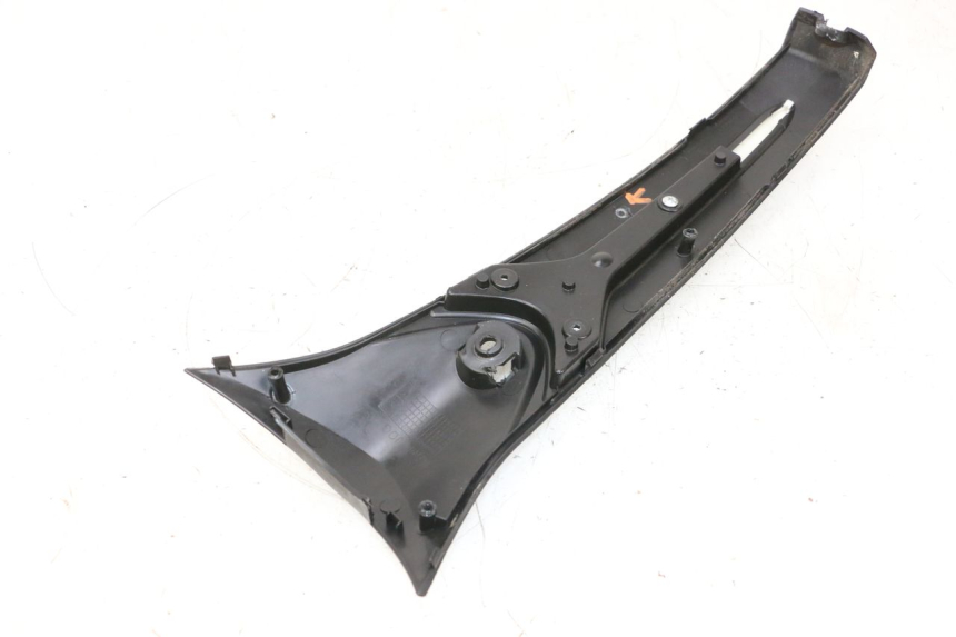 photo de Złącze owiewki przedniej JM MOTORS SANTANA 50 (2014 - 2023) - Zbliżenie techniczne