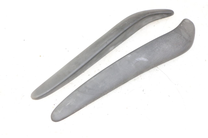 photo de Złącze owiewki przedniej APRILIA SCARABEO GT TOURING 125 (1999 - 2005) - Zbliżenie techniczne