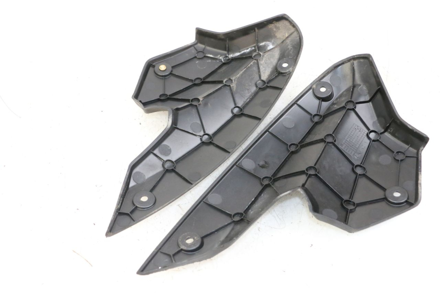 photo de Złącze owiewki przedniej PEUGEOT STREETZONE 2T 50 (2014 - 2019) - Zoom stanu zużycia