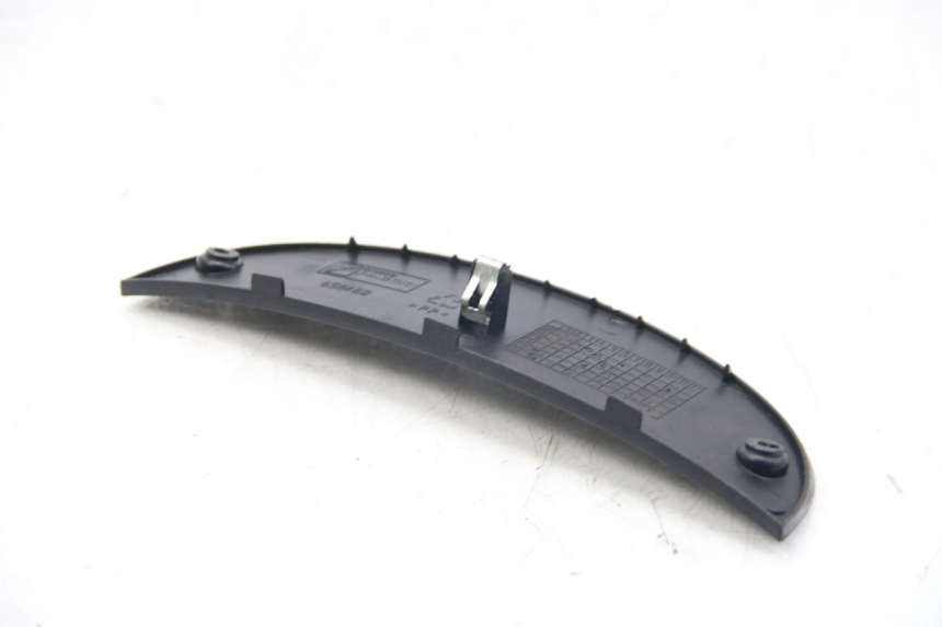 photo de Złącze górnej przedniej owiewki PIAGGIO BEVERLY 125 (2010 - 2015) - Szczegół części