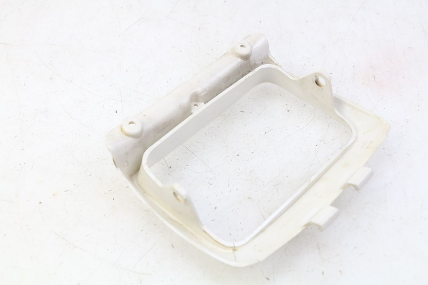 photo de Złącze górnej przedniej owiewki SUZUKI CP 80 (1985 - 1996) - Inny kąt widzenia