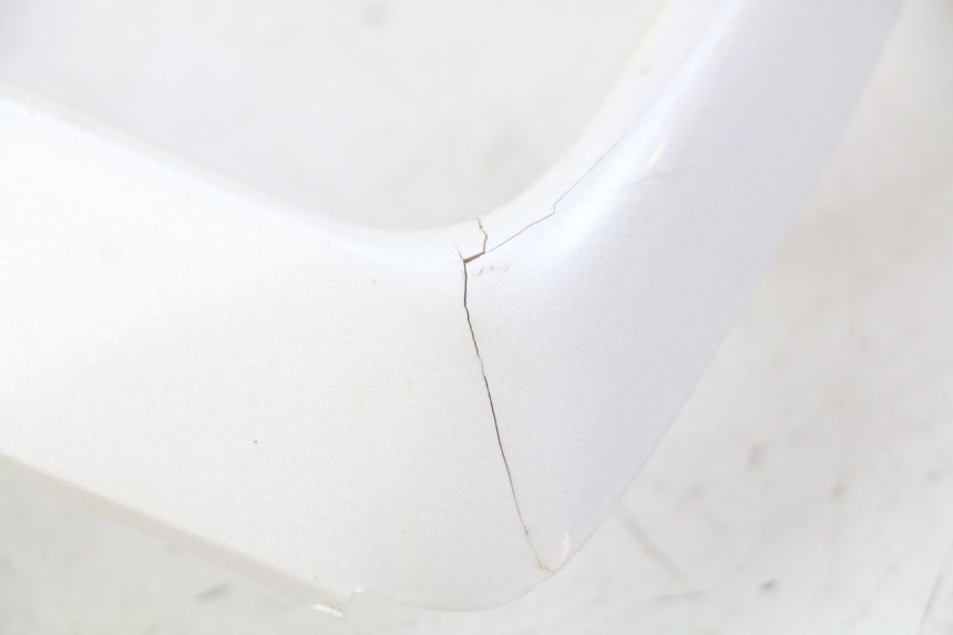 photo de Złącze górnej przedniej owiewki SUZUKI CP 80 (1985 - 1996) - Zbliżenie techniczne