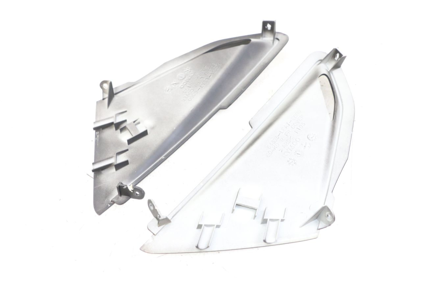 photo de Złącze górnej przedniej owiewki KYMCO DINK STREET 125 (2009 - 2014) - Szczegół części