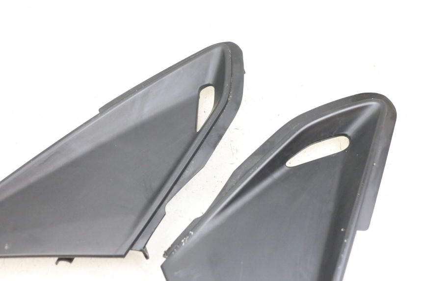 photo de Złącze górnej przedniej owiewki KYMCO DINK STREET 125 (2009 - 2014) - Zoom stanu zużycia