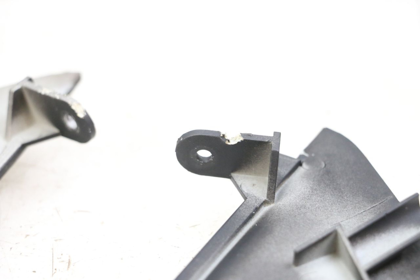 photo de Złącze górnej przedniej owiewki KYMCO DINK STREET 125 (2009 - 2014) - Zbliżenie techniczne