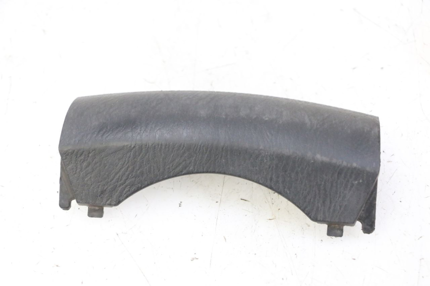 photo de ŁĄCZNIK GÓRNEJ PRZEDNIEJ OWIEWKI HONDA FES S-WING SWING ABS 125 (2007 - 2015) - Inny kąt widzenia