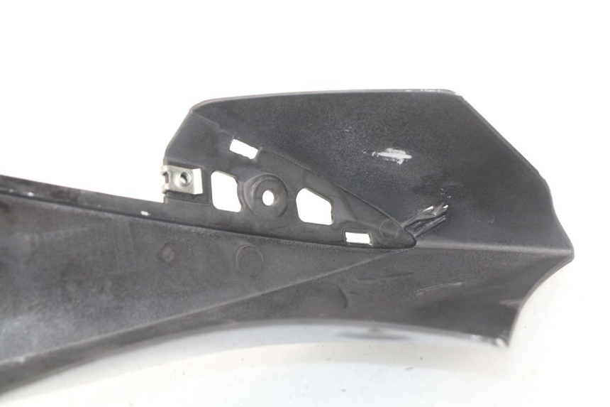 photo de Złącze górnej przedniej owiewki SUZUKI GSX-R GSXR 750 (2011 - 2016) - Zbliżenie techniczne