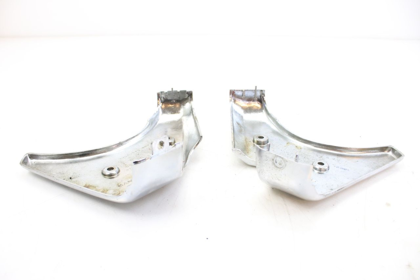 photo de Złącze górnej przedniej owiewki SYM HUSKY 125 (1999 - 2005) - Zbliżenie techniczne