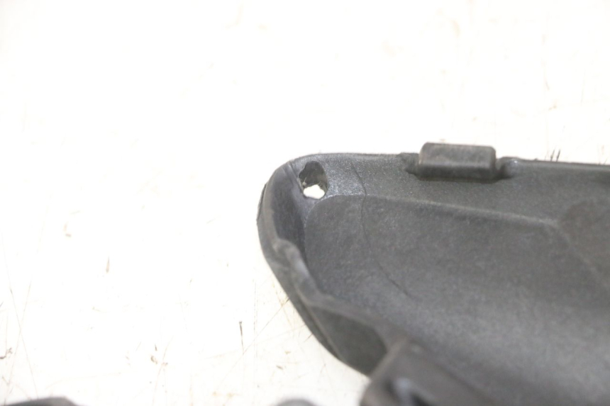 photo de Złącze górnej przedniej owiewki PIAGGIO IE MP3 YOURBAN 300 (2011 - 2016) - Inny kąt widzenia