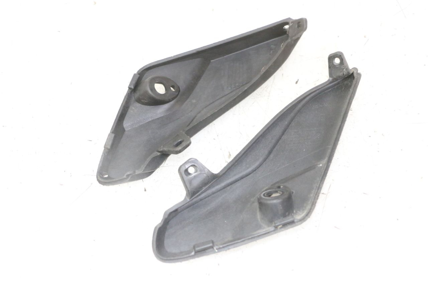 photo de Złącze górnej przedniej owiewki PIAGGIO IE MP3 YOURBAN 300 (2011 - 2016) - Zbliżenie techniczne