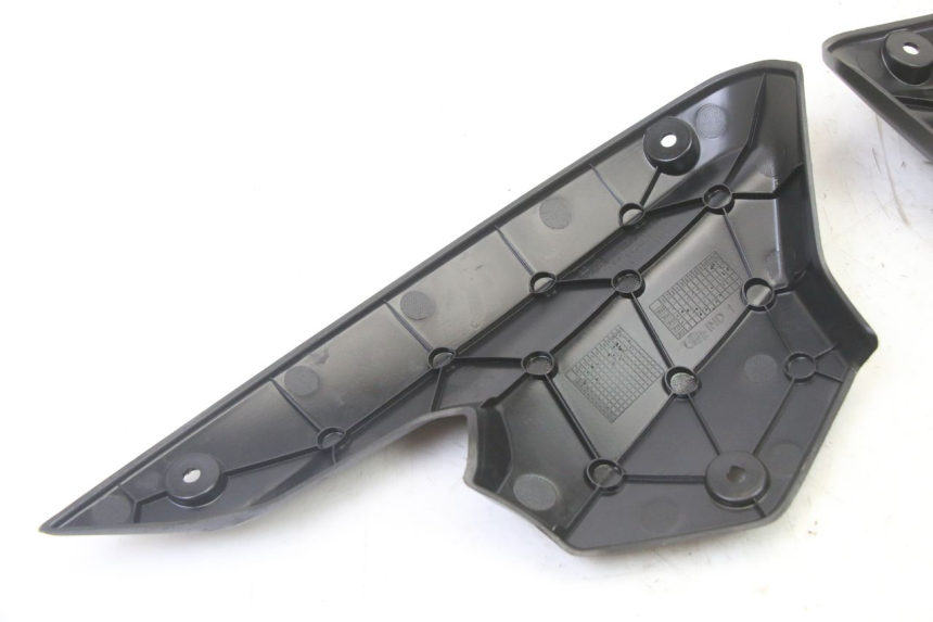 photo de Złącze górnej przedniej owiewki PEUGEOT KISBEE 4T 50 (2018 - 2022) - Widok ogólny