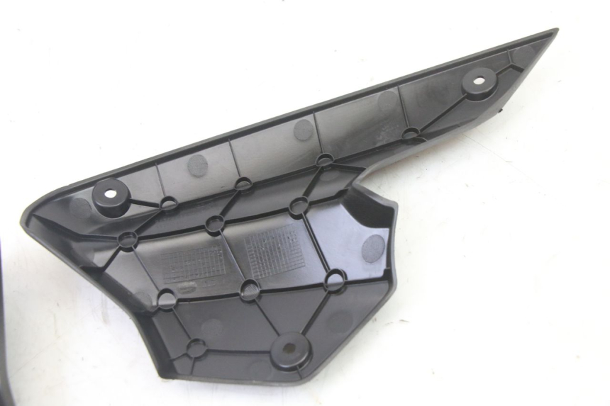 photo de Złącze górnej przedniej owiewki PEUGEOT KISBEE 4T 50 (2018 - 2022) - Punkty mocowania