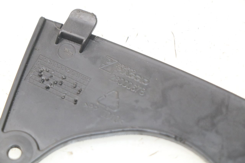 photo de Złącze górnej przedniej owiewki PIAGGIO MP3 HPE 500 (2019 - 2022) - Szczegół części