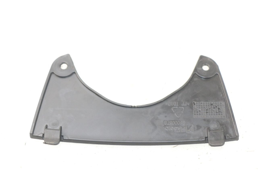 photo de Złącze górnej przedniej owiewki PIAGGIO MP3 HPE 500 (2019 - 2022) - Zoom stanu zużycia