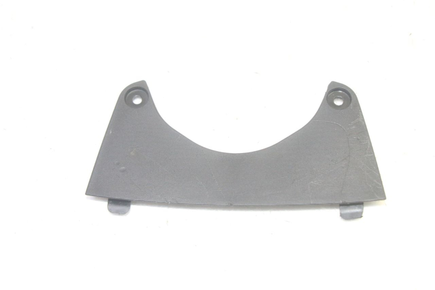 photo de Złącze górnej przedniej owiewki PIAGGIO MP3 HPE 350 (2018 - 2020) - Szczegół części