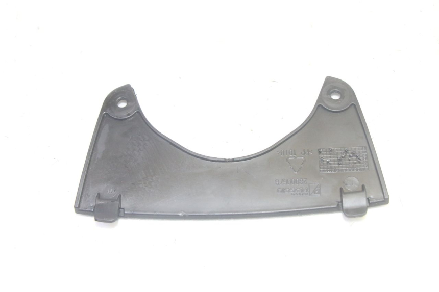 photo de Złącze górnej przedniej owiewki PIAGGIO MP3 HPE 350 (2018 - 2020) - Inny kąt widzenia