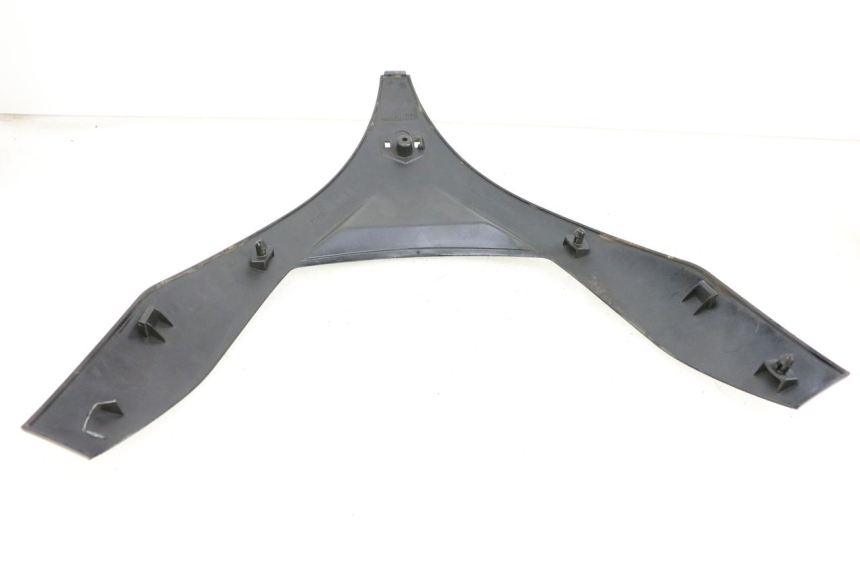 photo de Złącze górnej przedniej owiewki PIAGGIO MP3 125 (2006 - 2014) - Zoom stanu zużycia