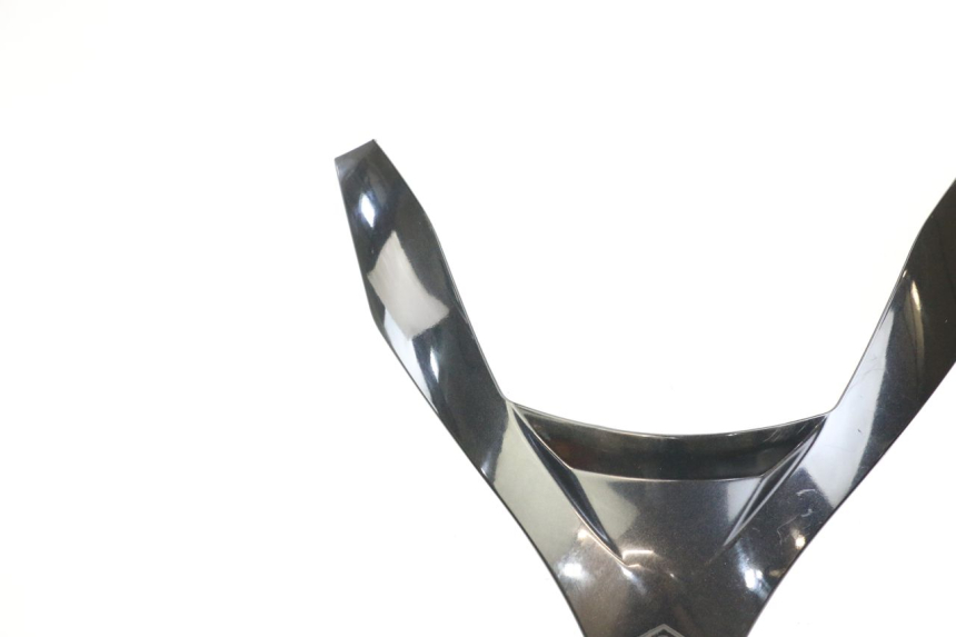 photo de Złącze górnej przedniej owiewki PIAGGIO MP3 125 (2006 - 2014) - Inny kąt widzenia