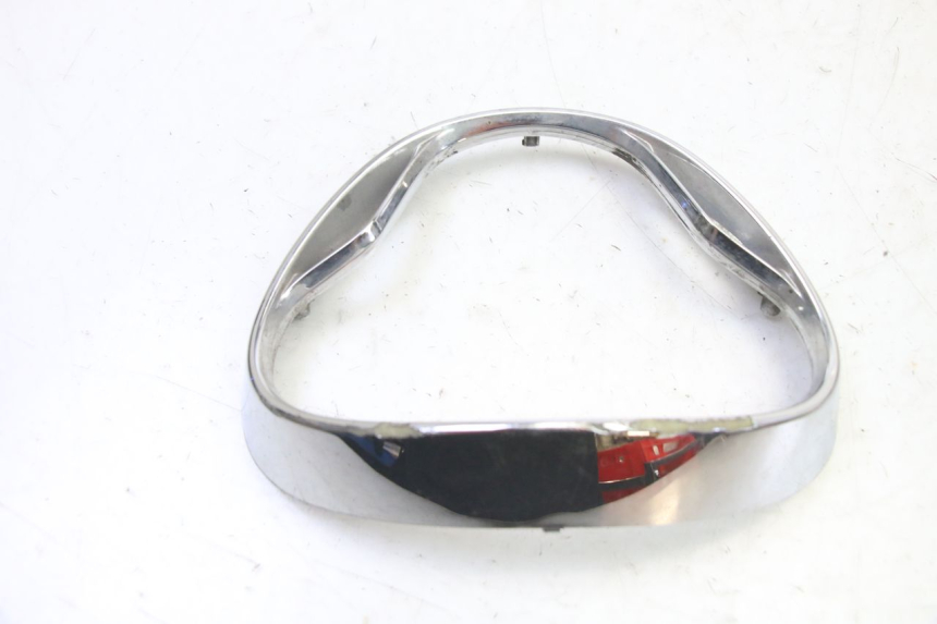 photo de Złącze górnej przedniej owiewki KYMCO LIKE 4T 50 (2019 - 2025) - Zbliżenie techniczne